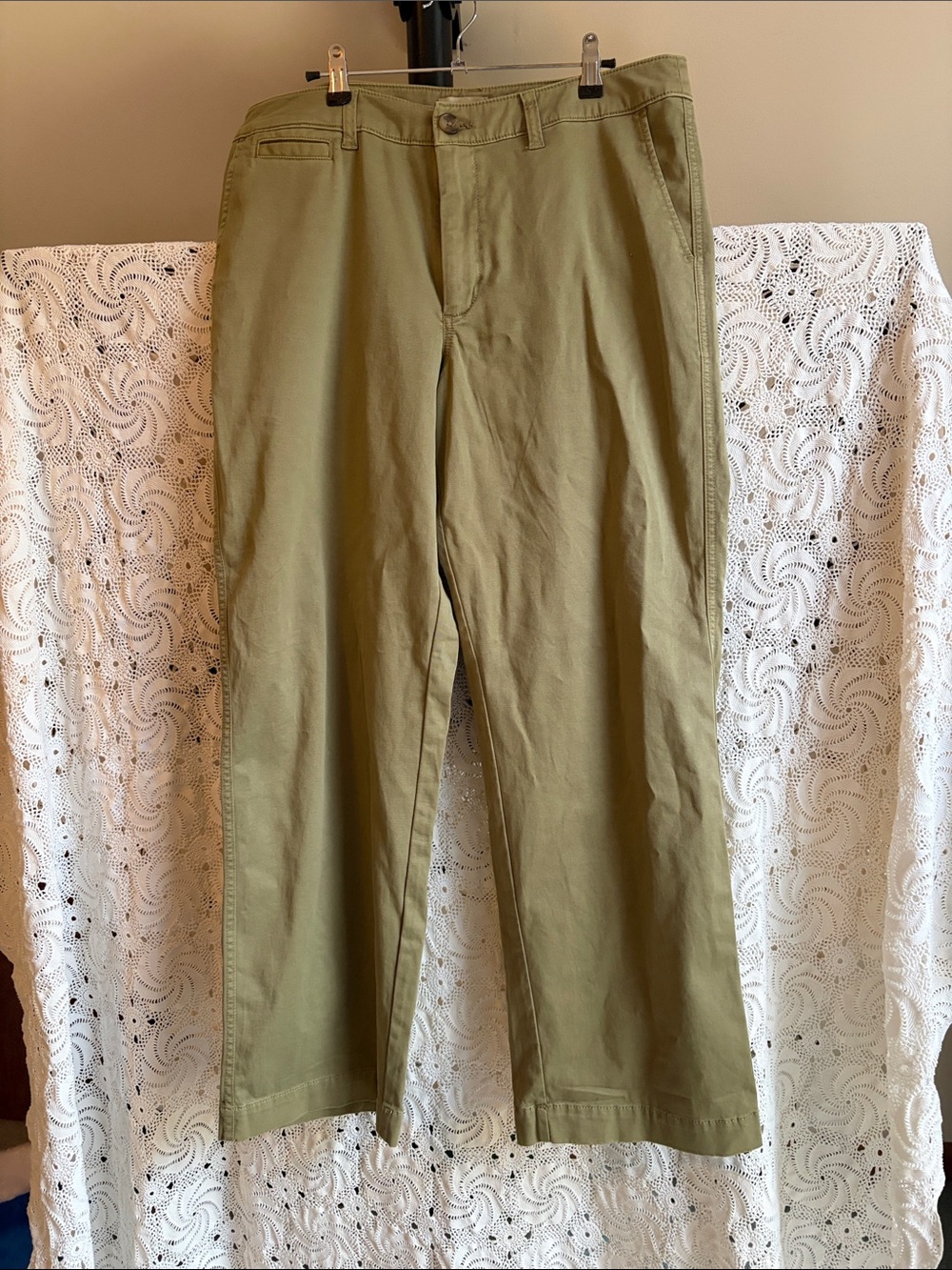 Universal Threads Olive Green  Pants Women’s Size 14